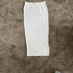 Maxi skirt. FashonNova. Thin material.